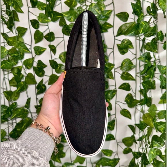 Nike - Picture 2 of 4